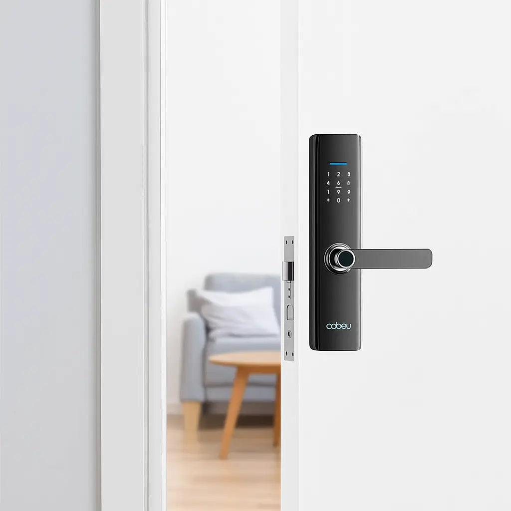 Abra sem chaves: toque, senha ou app

Controle de acessos de onde estiver

Senha temporária para visitantes e Airbnb

Estilo sofisticado com acabamento premium

Praticidade no dia a dia (Tuya/TTLock)

Mais proteção para família e negócios

Ideal para residências, escritórios e temporada

Tecnologia e design no mesmo produto

Instalação rápida sem complicação

Conveniência + segurança ao seu alcance